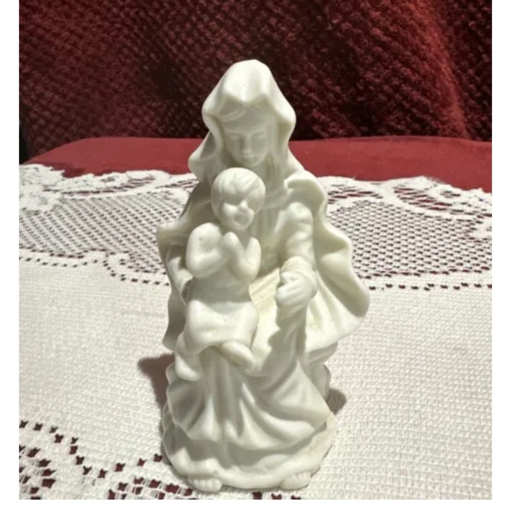 HERMITAGE POTTERY, Figurine of Mary Holding Baby Jesus 1998 4 3/4". White